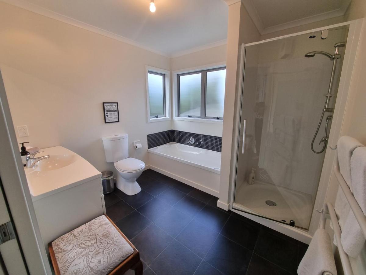 Tree House Apartment Taieri Mouth Ngoại thất bức ảnh
